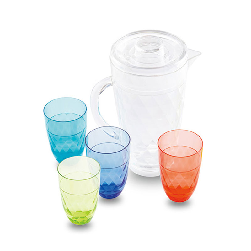 Kanna med fyra koppar